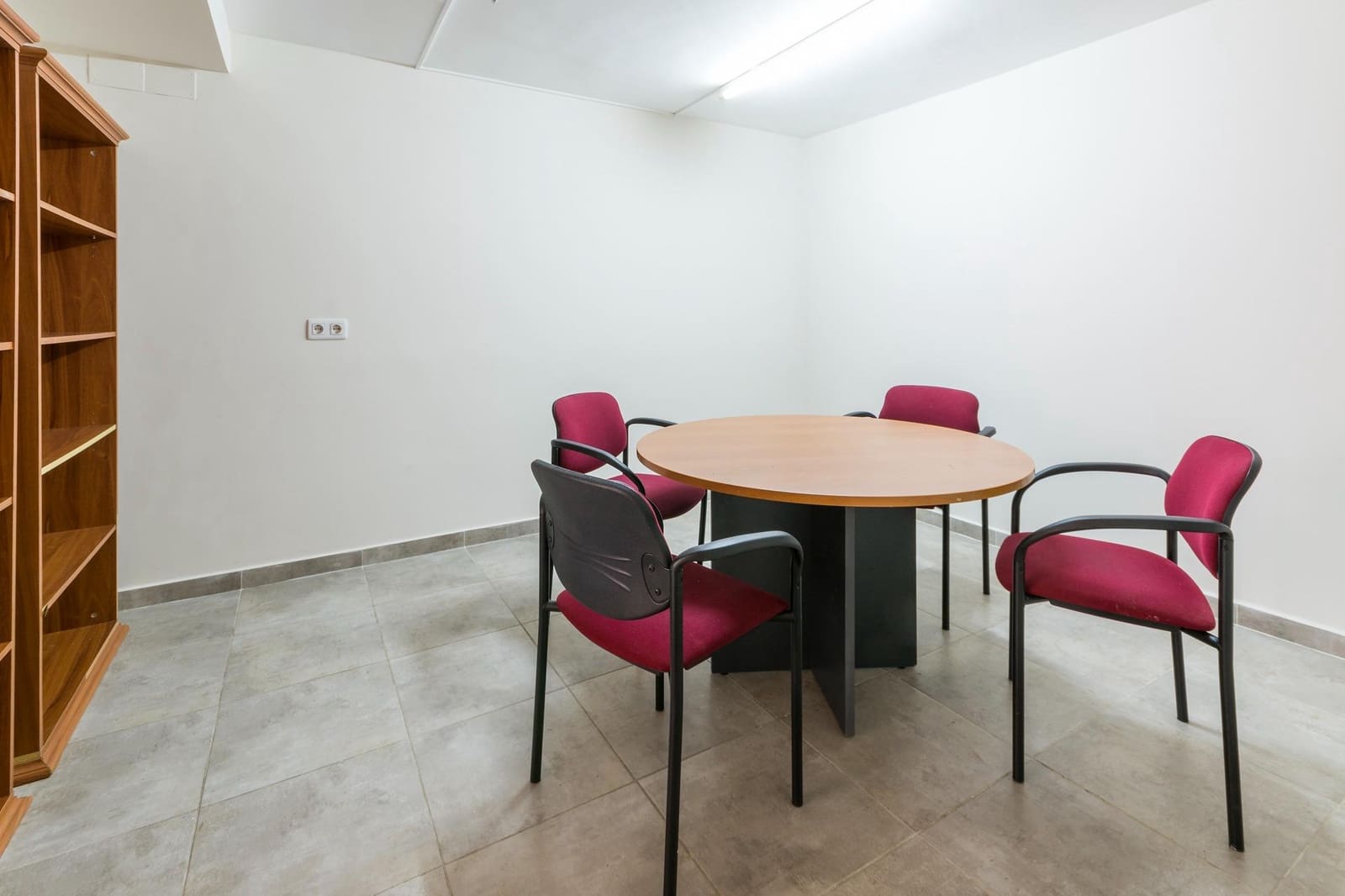 Office for sale in Gandia with garage - € 90,000 (Ref: 8786798)