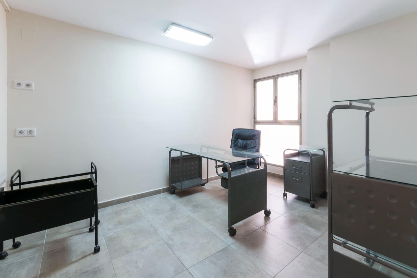 Office for sale in Gandia with garage - € 90,000 (Ref: 8786798)