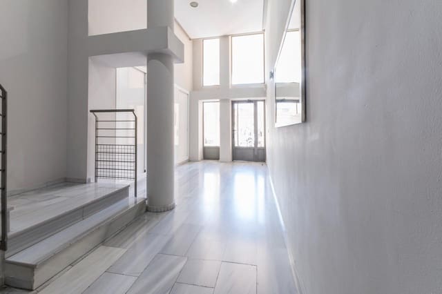 Office for sale in Gandia with garage - € 90,000 (Ref: 8786798)