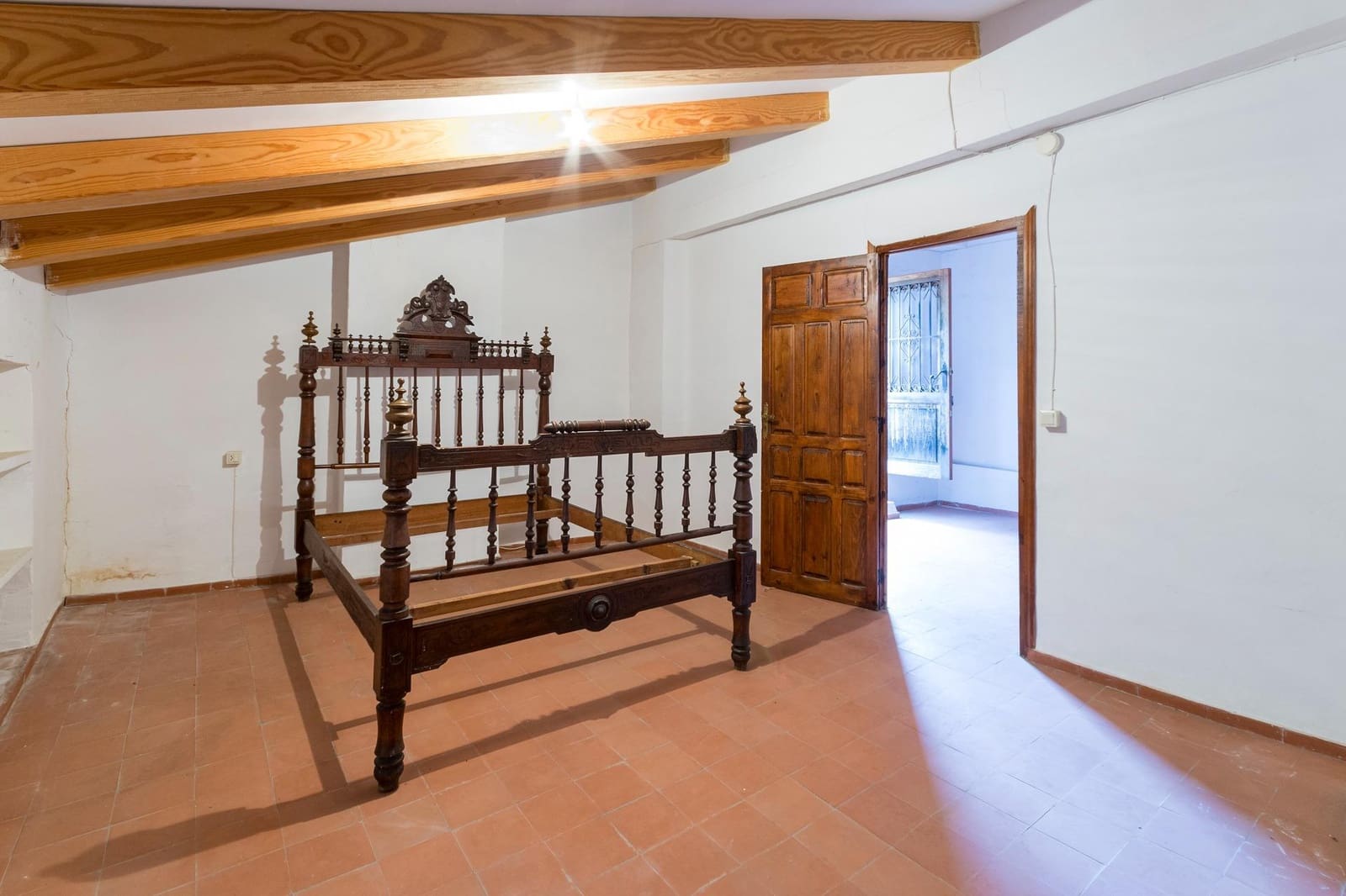 4 slaapkamer Flat te koop in Montichelvo - € 90.000 (Ref: 8886142)