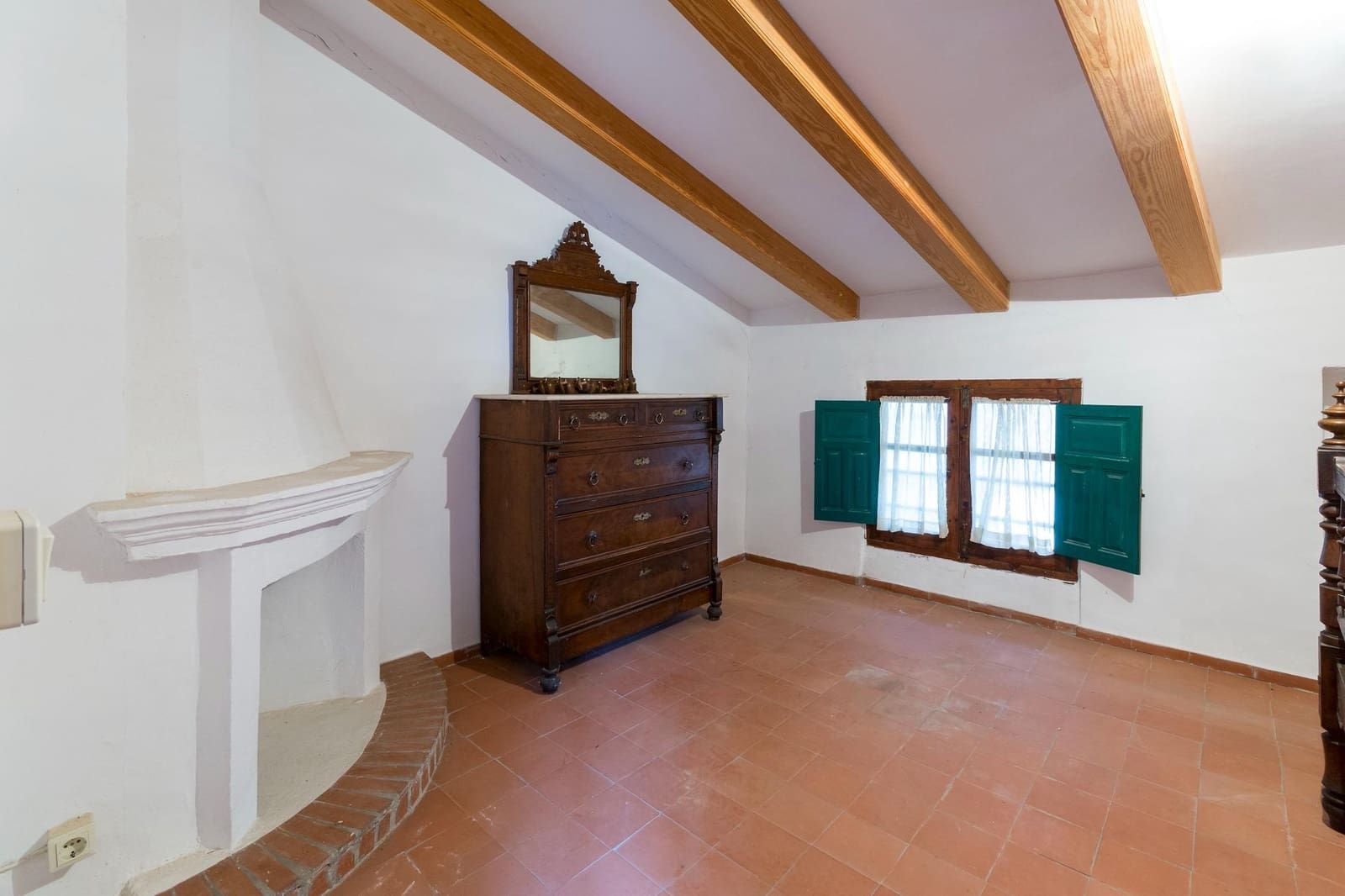 4 slaapkamer Flat te koop in Montichelvo - € 90.000 (Ref: 8886142)