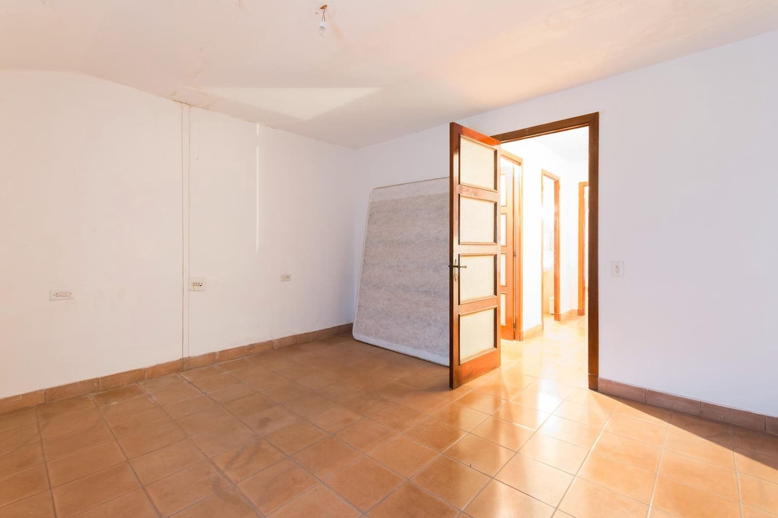 Piso de 4 habitaciones en Montichelvo en venta - 89.999 € (Ref: 8886142)