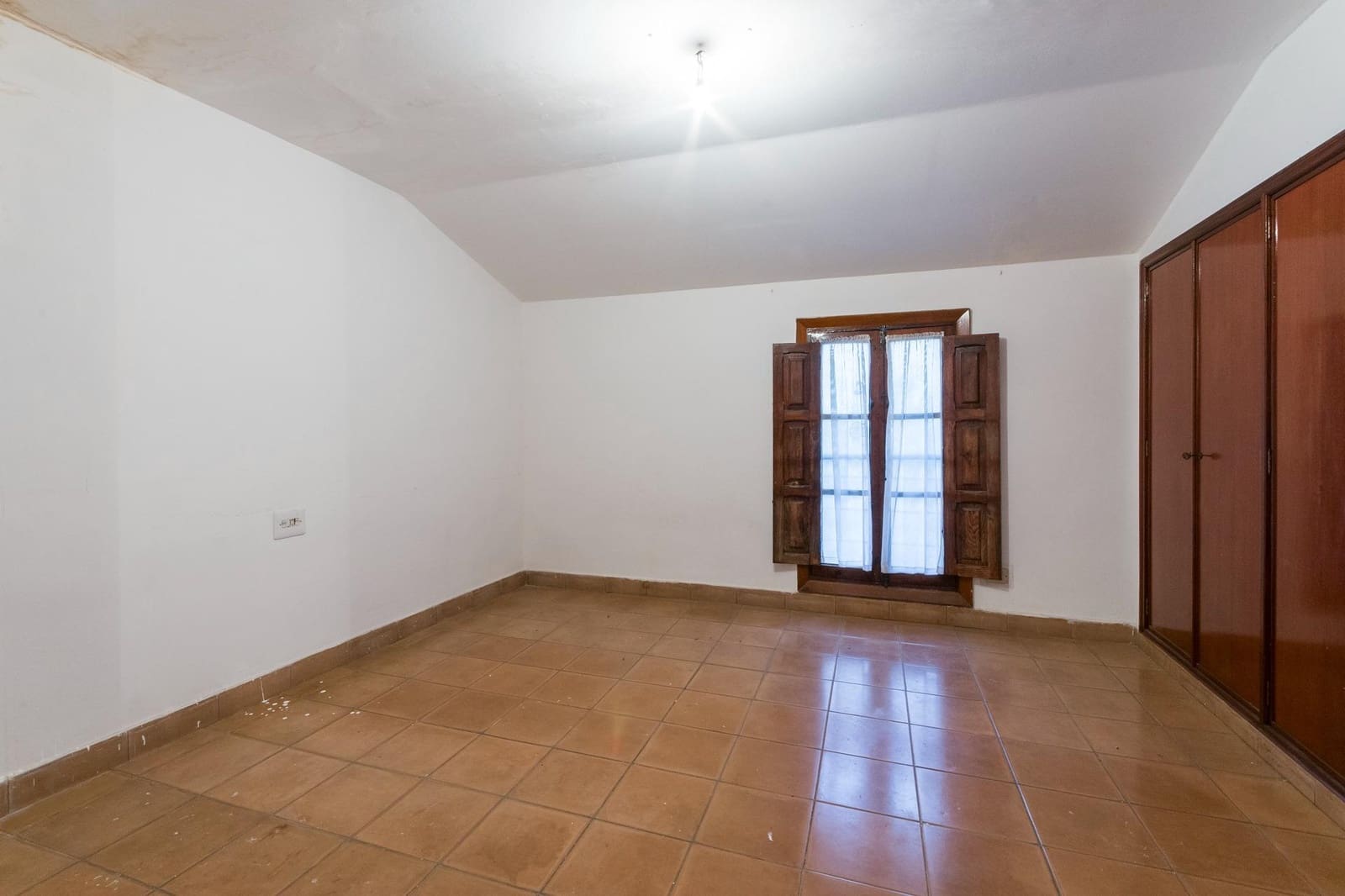 Piso de 4 habitaciones en Montichelvo en venta - 89.999 € (Ref: 8886142)