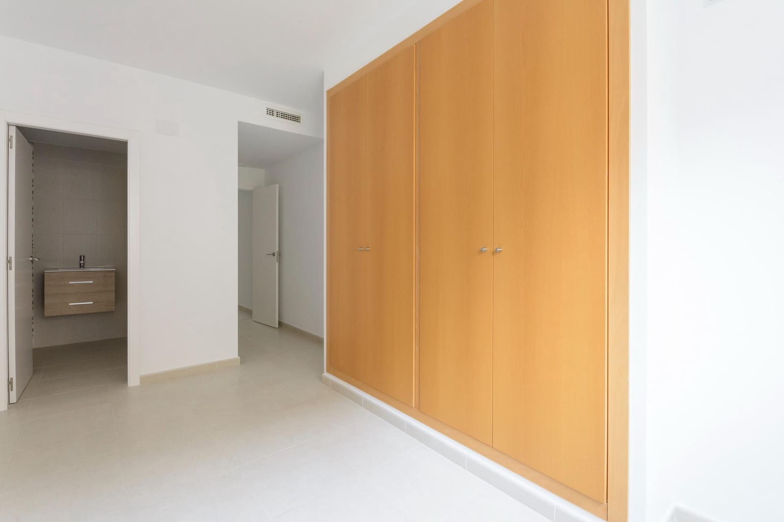 3 makuuhuone Asunto myytävänä paikassa Gandia mukana 
autotalli - 224 000 € (Ref: 8936657)