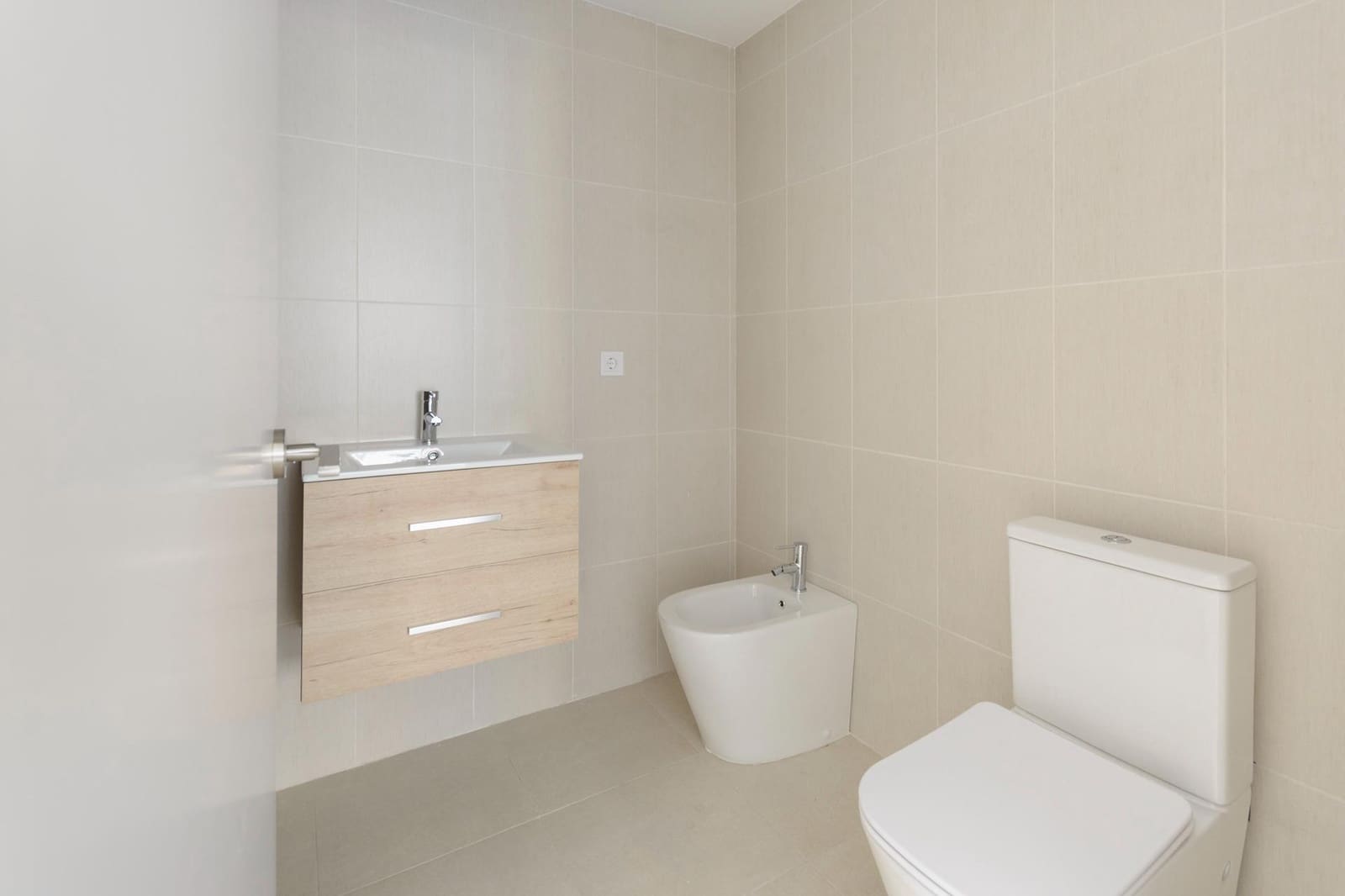 3 makuuhuone Asunto myytävänä paikassa Gandia mukana 
autotalli - 224 000 € (Ref: 8936657)