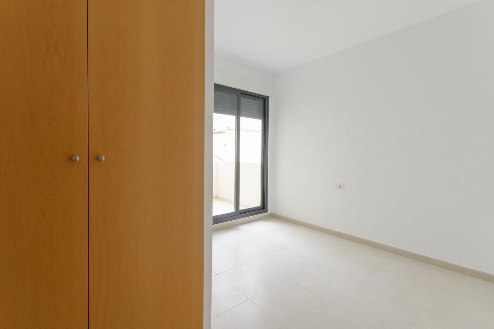 3 makuuhuone Asunto myytävänä paikassa Gandia mukana 
autotalli - 224 000 € (Ref: 8936657)