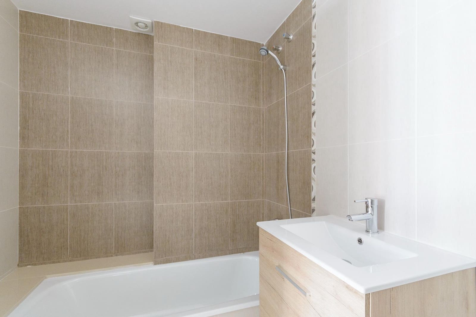 3 makuuhuone Asunto myytävänä paikassa Gandia mukana 
autotalli - 224 000 € (Ref: 8936657)