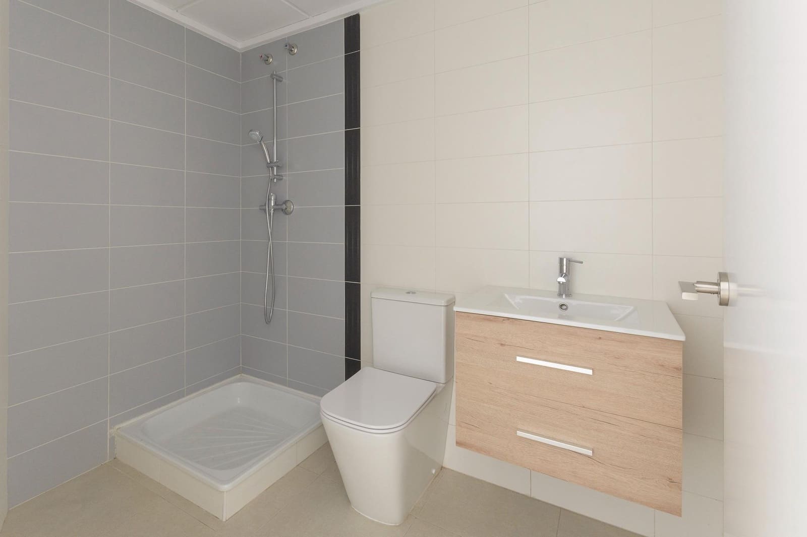 3 makuuhuone Asunto myytävänä paikassa Gandia mukana 
autotalli - 224 000 € (Ref: 8936657)