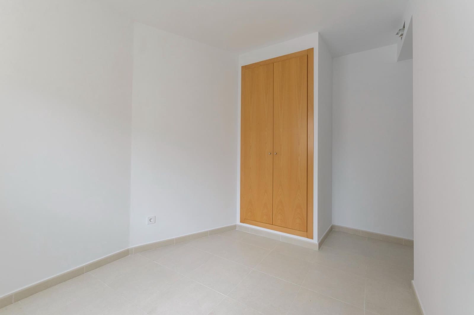 3 makuuhuone Asunto myytävänä paikassa Gandia mukana 
autotalli - 224 000 € (Ref: 8936657)