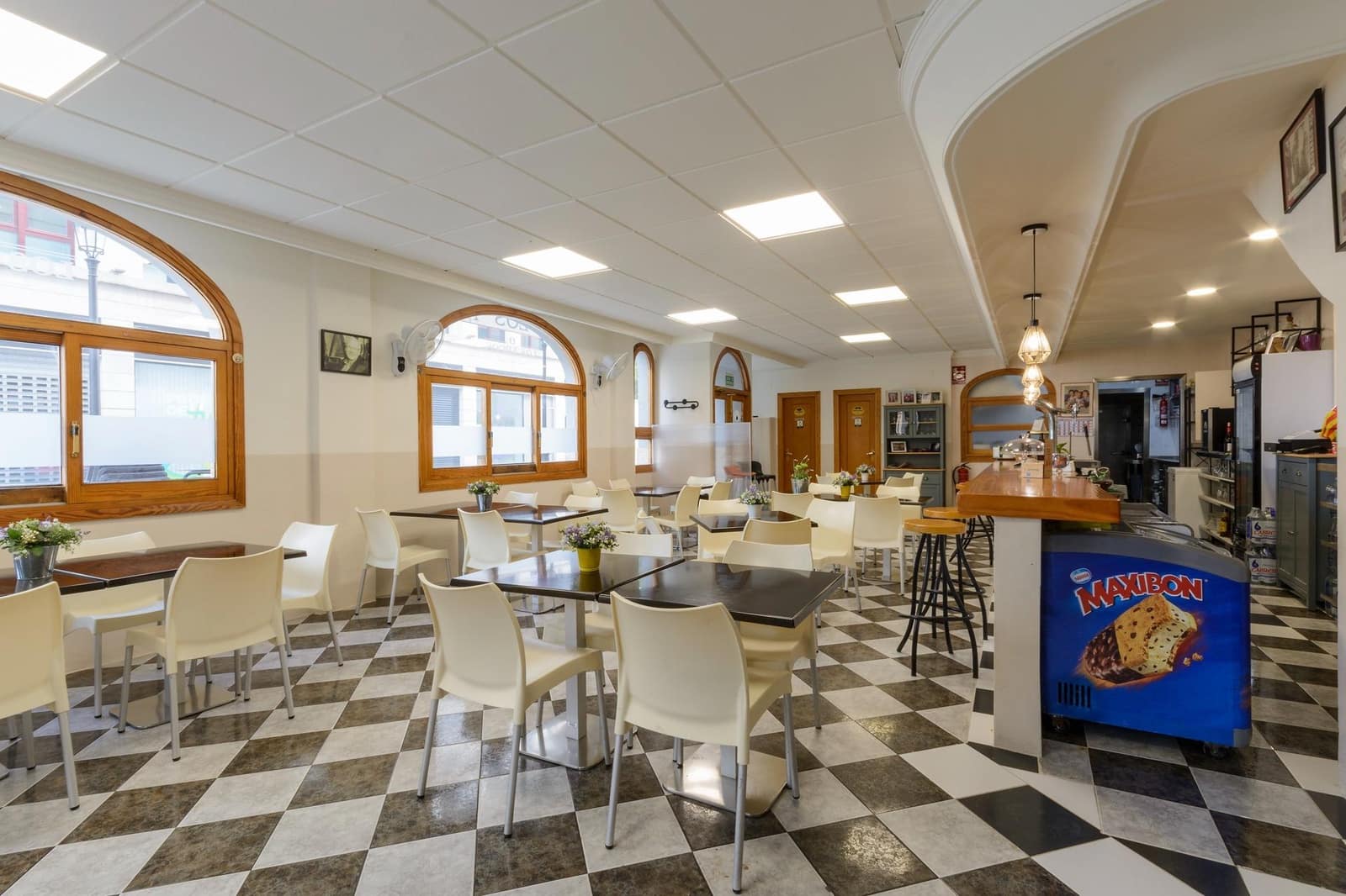 Commercial for sale in Gandia - € 295,000 (Ref: 8946520)