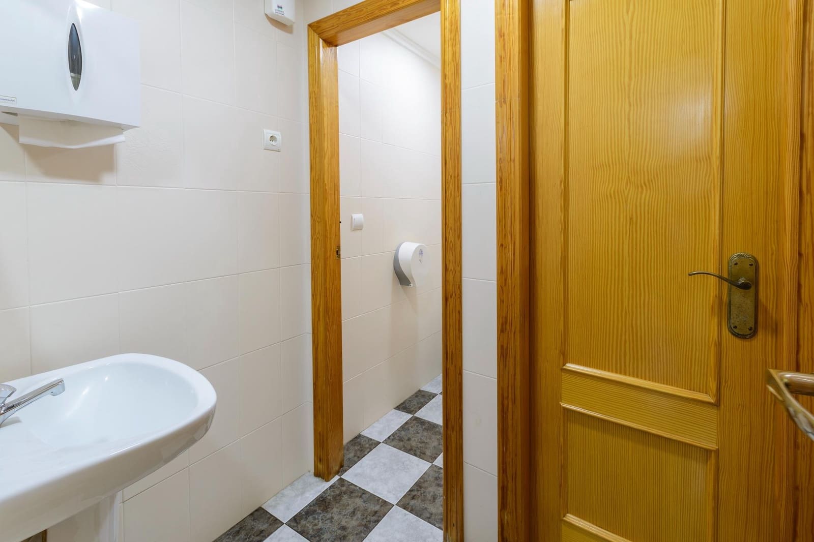 Commercial for sale in Gandia - € 295,000 (Ref: 8946520)