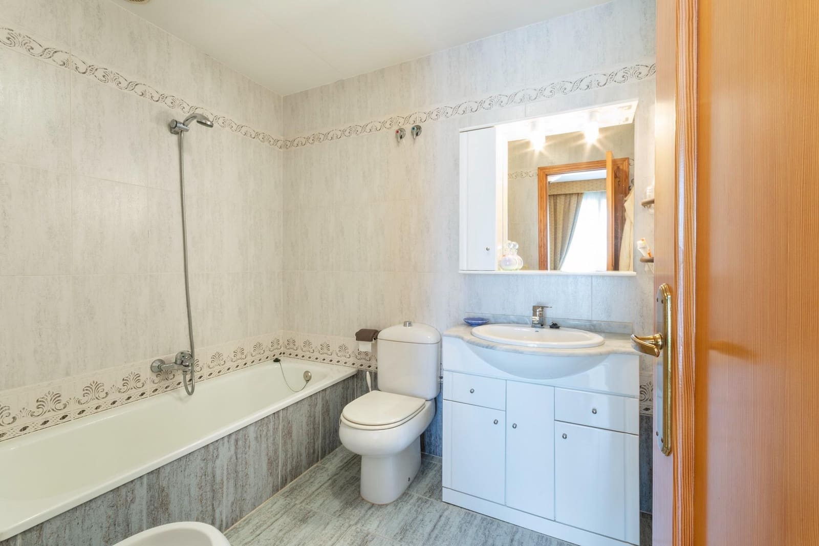 4 soveværelse Semi-Rækkehus til salg i Gandia med swimmingpool garage - € 375.000 (Ref: 9107166)