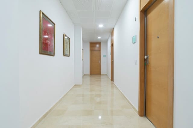 Kontor til leje i Gandia - € 600 (Ref: 9282314)