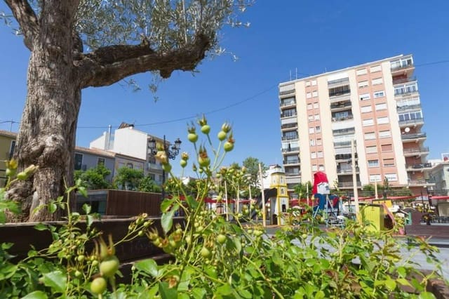 3 makuuhuone Omakotitalo myytävänä paikassa Gandia mukana 
autotalli - 230 000 € (Ref: 9349371)