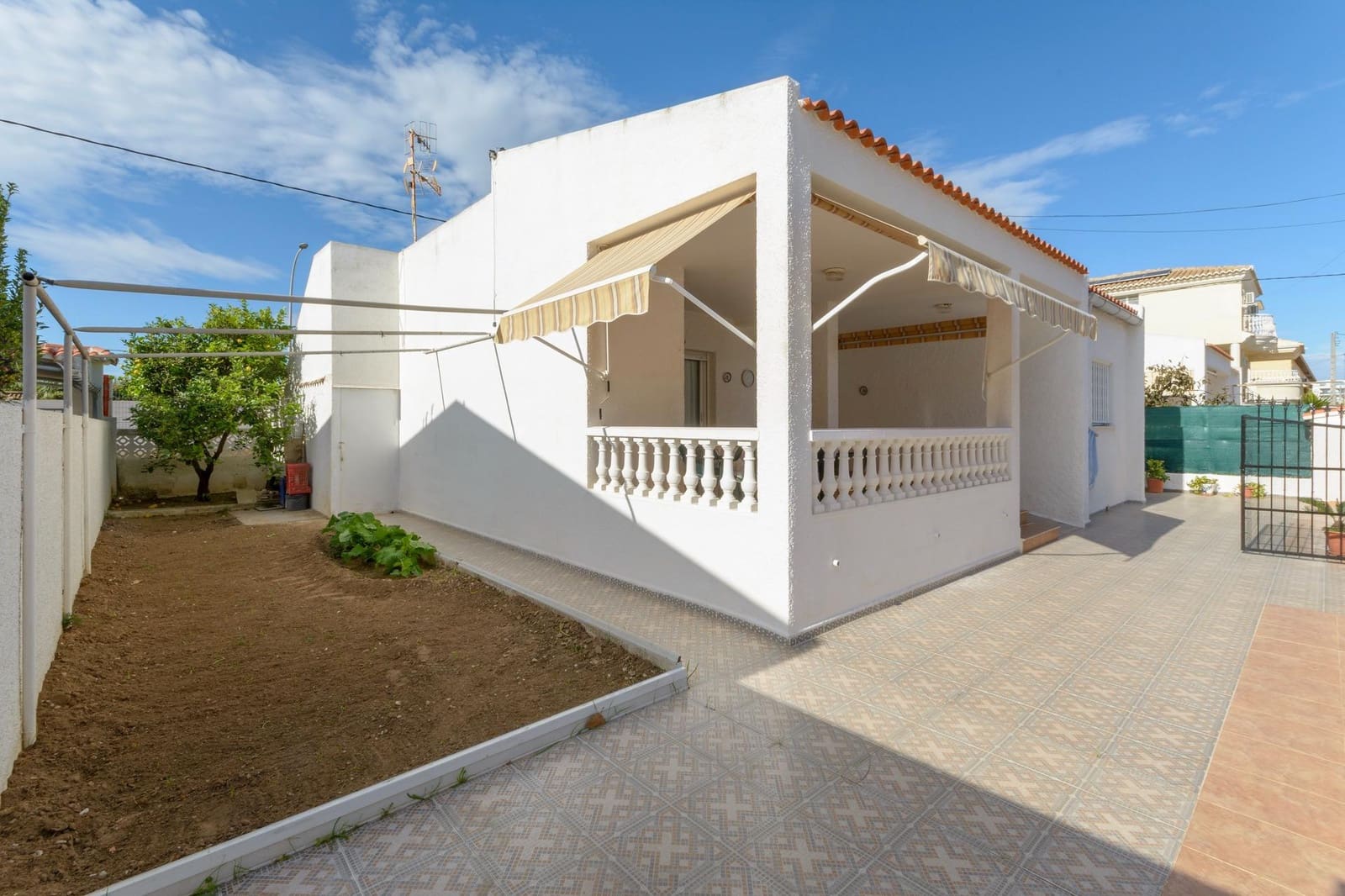 Chalet de 3 habitaciones en Daimús en venta con garaje - 315.000 € (Ref: 9391045)