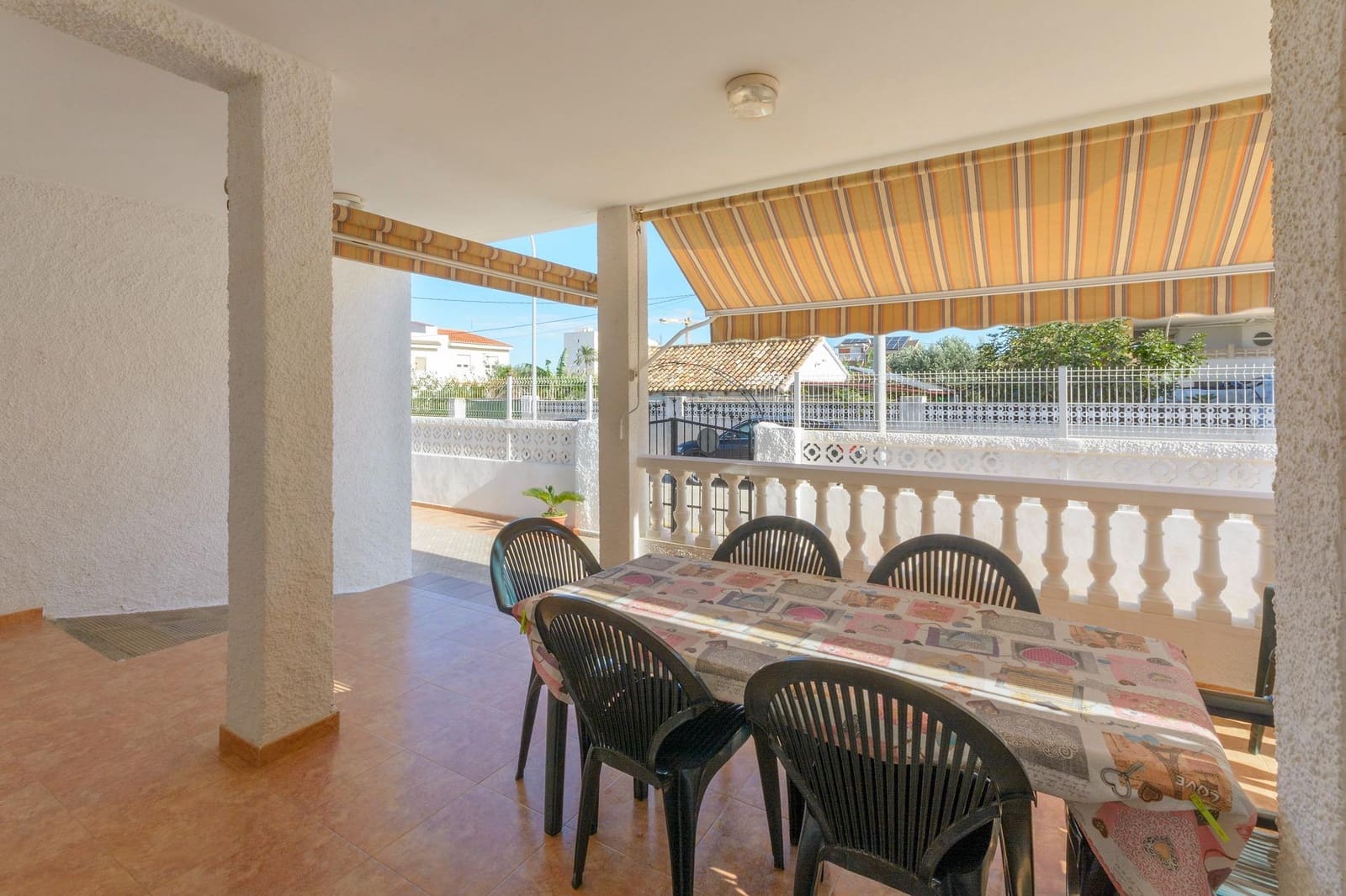 Chalet de 3 habitaciones en Daimús en venta con garaje - 315.000 € (Ref: 9391045)