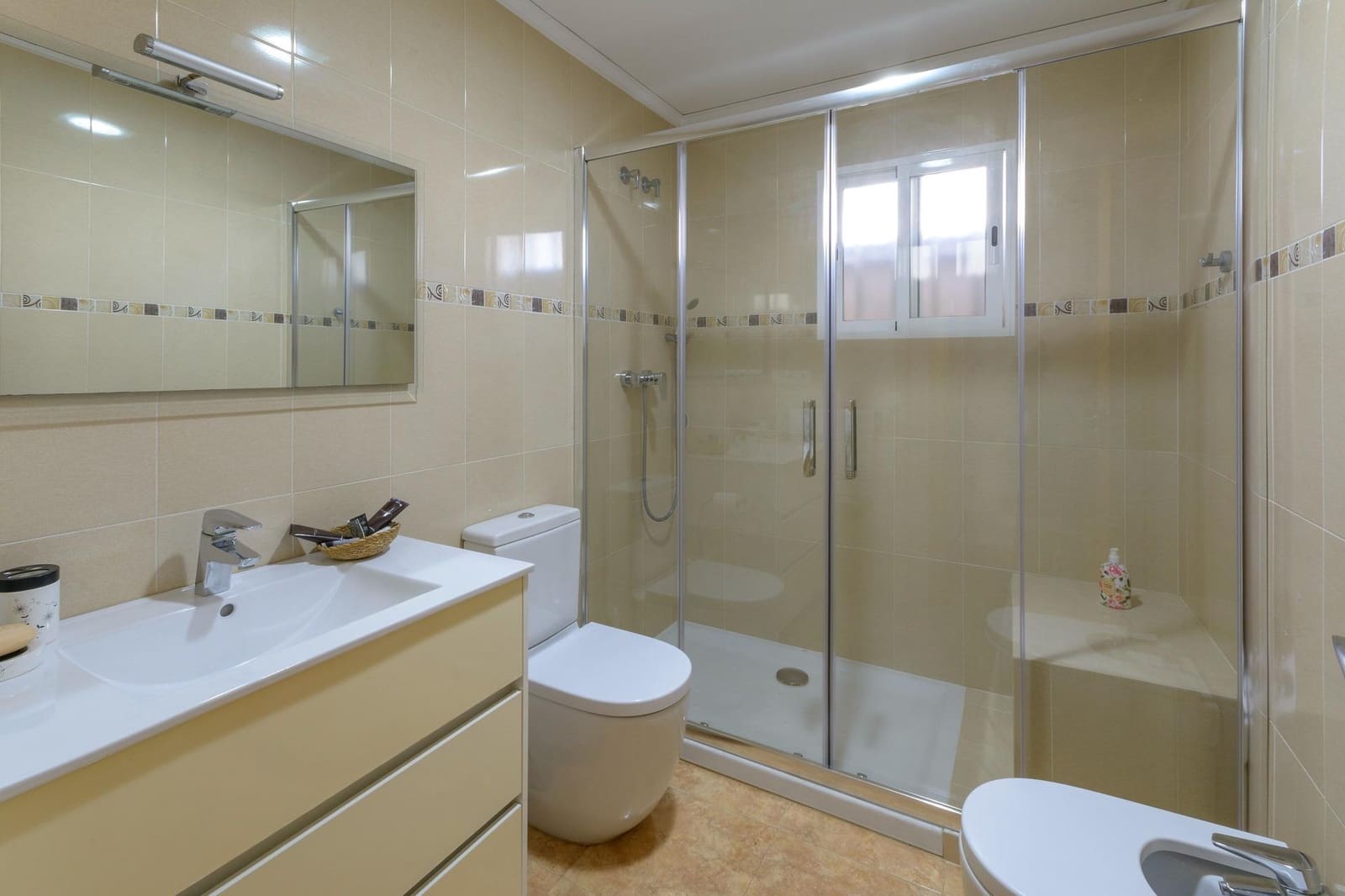 Chalet de 3 habitaciones en Daimús en venta con garaje - 315.000 € (Ref: 9391045)