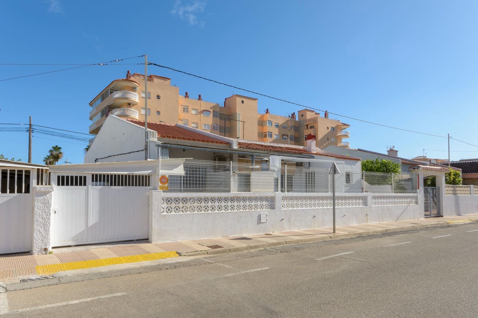 Chalet de 3 habitaciones en Daimús en venta con garaje - 315.000 € (Ref: 9391045)