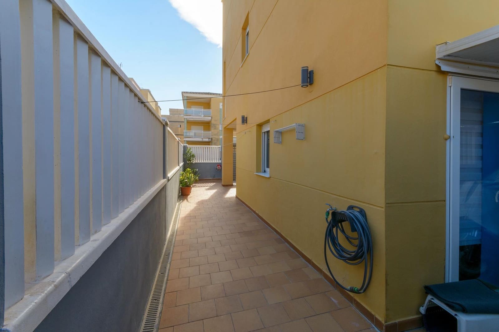 3 soverom Rekkehus til salgs i Miramar med garasje - € 259 900 (Ref: 9398600)