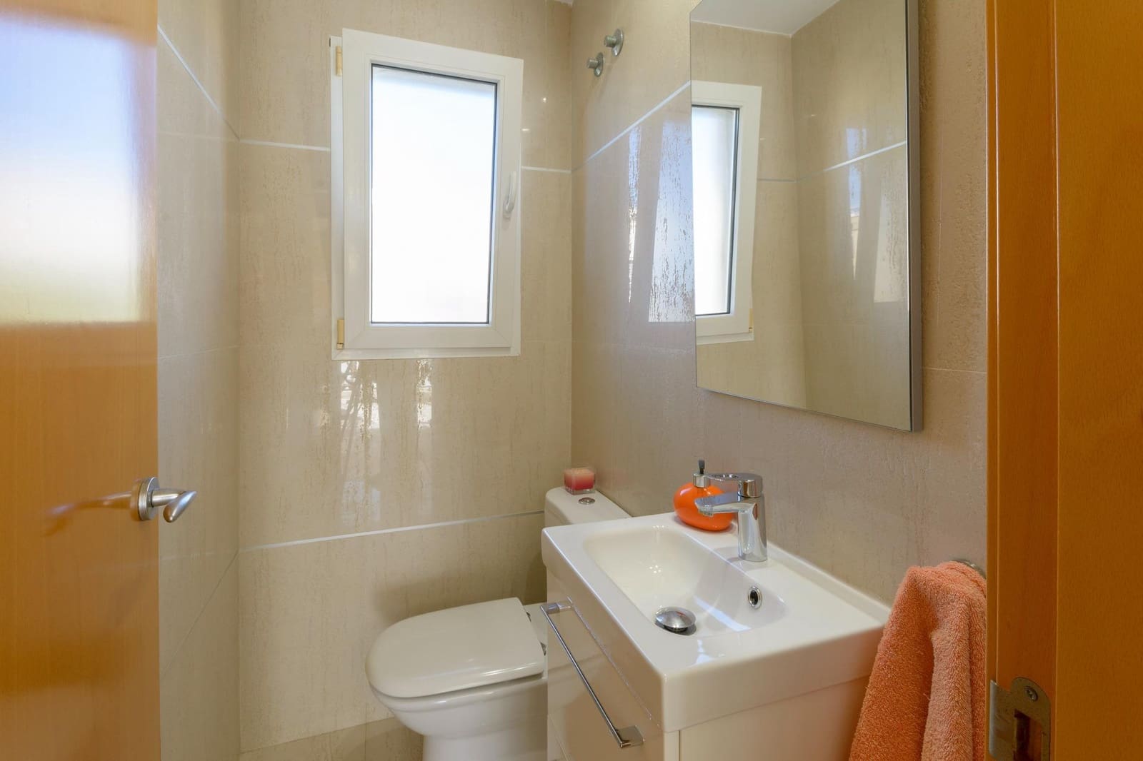 3 soverom Rekkehus til salgs i Miramar med garasje - € 259 900 (Ref: 9398600)