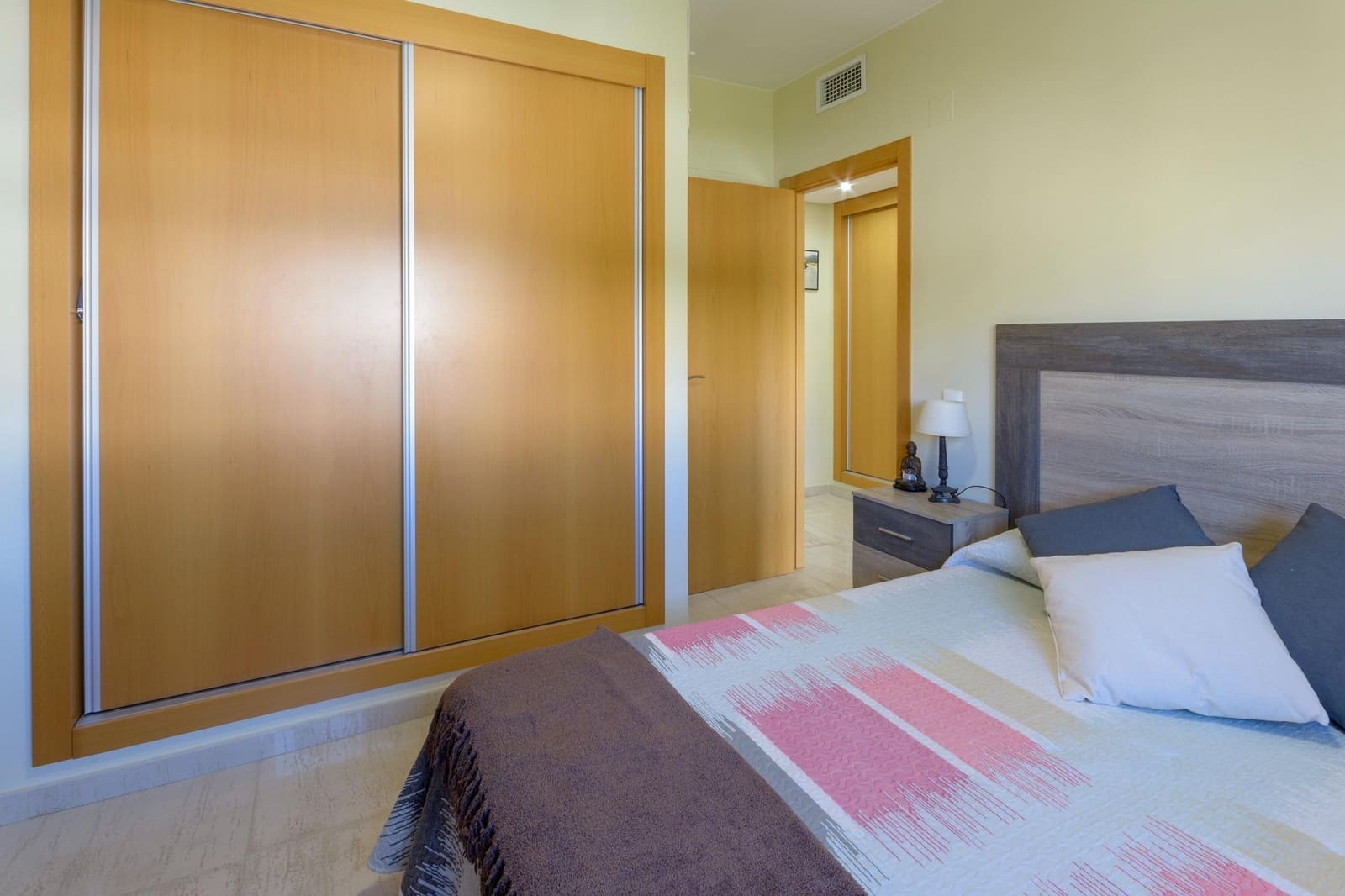 3 soverom Rekkehus til salgs i Miramar med garasje - € 259 900 (Ref: 9398600)