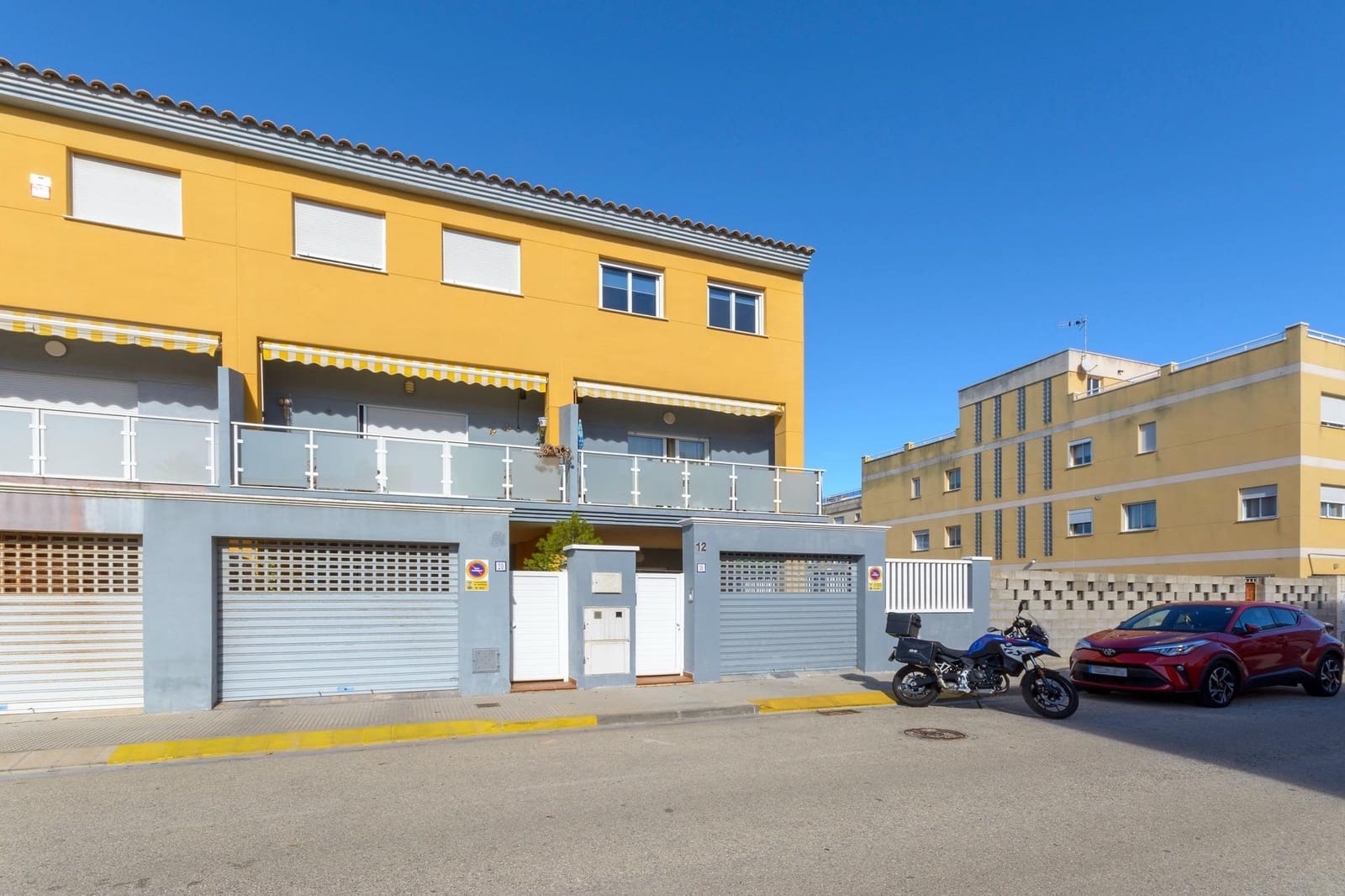 3 soverom Rekkehus til salgs i Miramar med garasje - € 259 900 (Ref: 9398600)