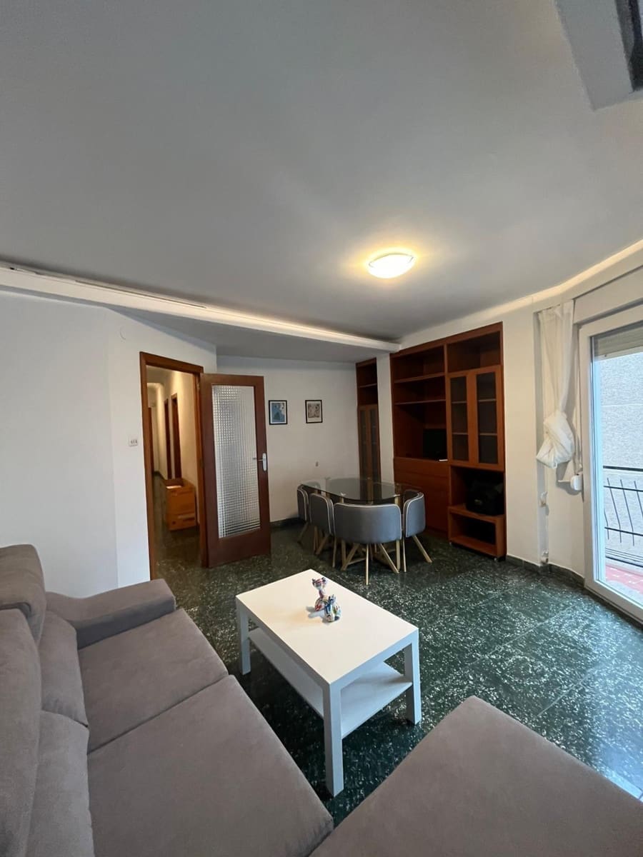 4 bedroom Flat for rent in Gandia - € 700 (Ref: 9431154)