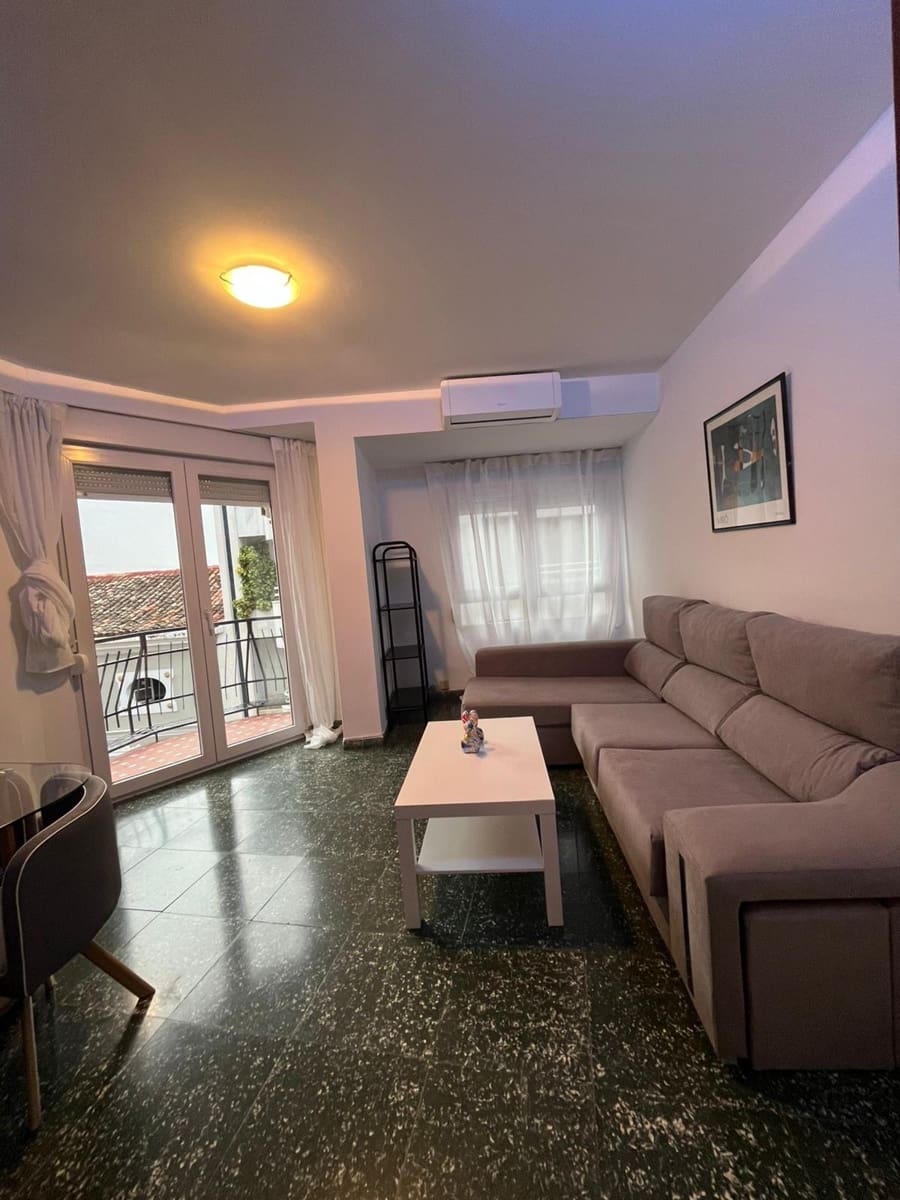 4 bedroom Flat for rent in Gandia - € 700 (Ref: 9431154)