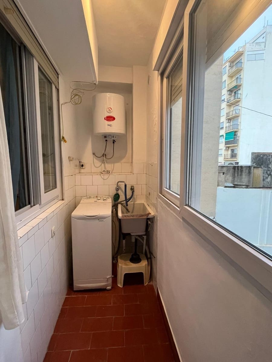 4 bedroom Flat for rent in Gandia - € 700 (Ref: 9431154)