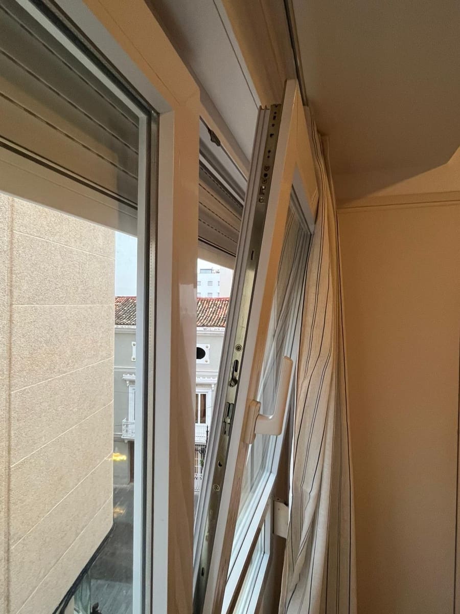 4 bedroom Flat for rent in Gandia - € 700 (Ref: 9431154)