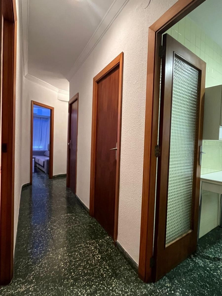 4 bedroom Flat for rent in Gandia - € 700 (Ref: 9431154)