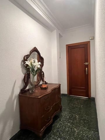 4 bedroom Flat for rent in Gandia - € 700 (Ref: 9431154)