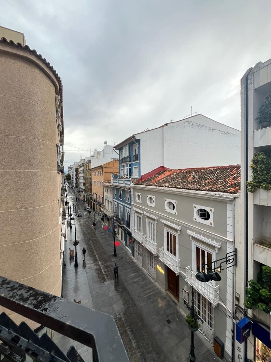 4 bedroom Flat for rent in Gandia - € 700 (Ref: 9431154)