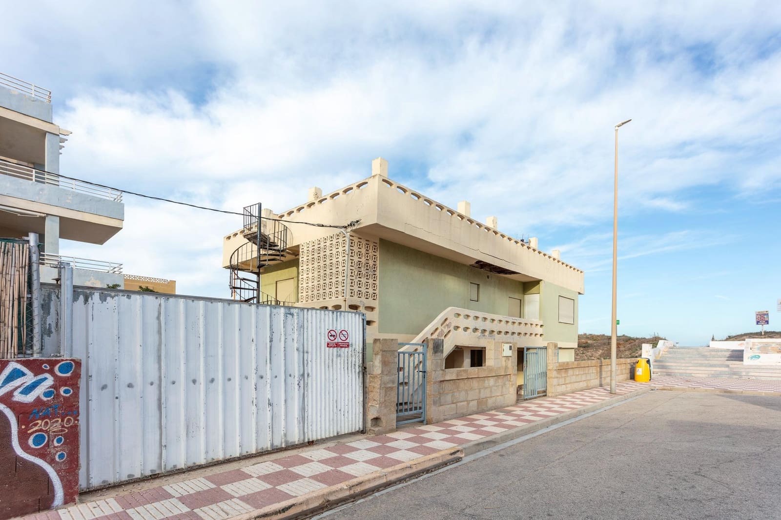 3 makuuhuone Huvila myytävänä paikassa Xeraco mukana 
autotalli - 450 000 € (Ref: 9456415)