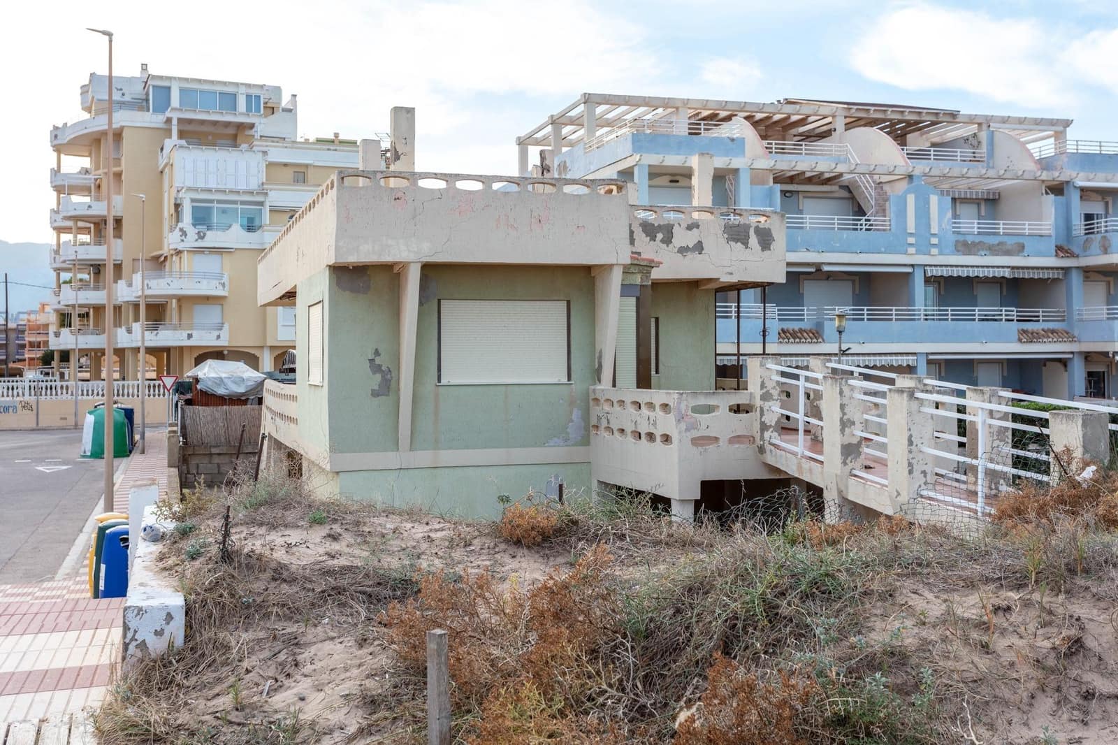 3 makuuhuone Huvila myytävänä paikassa Xeraco mukana 
autotalli - 450 000 € (Ref: 9456415)