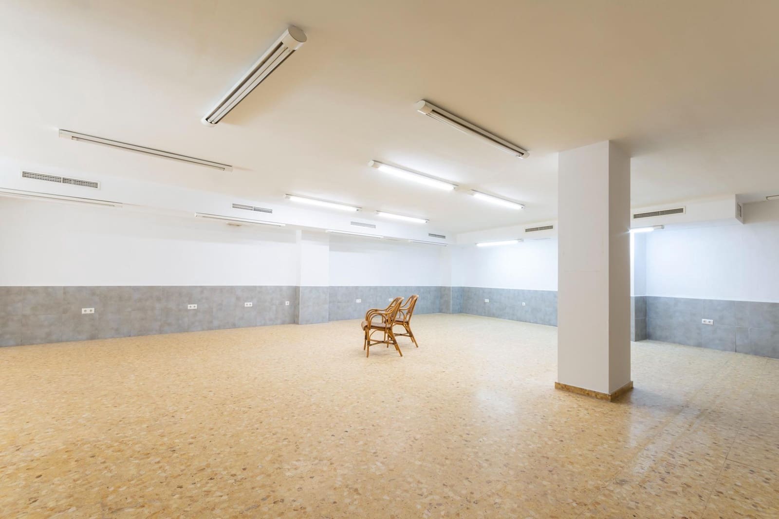 Local Comercial en Gandia en venta - 210.000 € (Ref: 9474271)