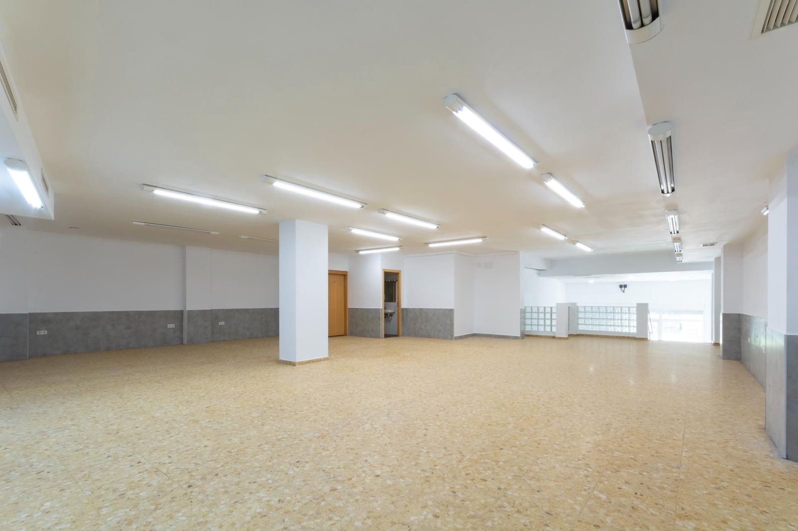 Local Comercial en Gandia en venta - 210.000 € (Ref: 9474271)