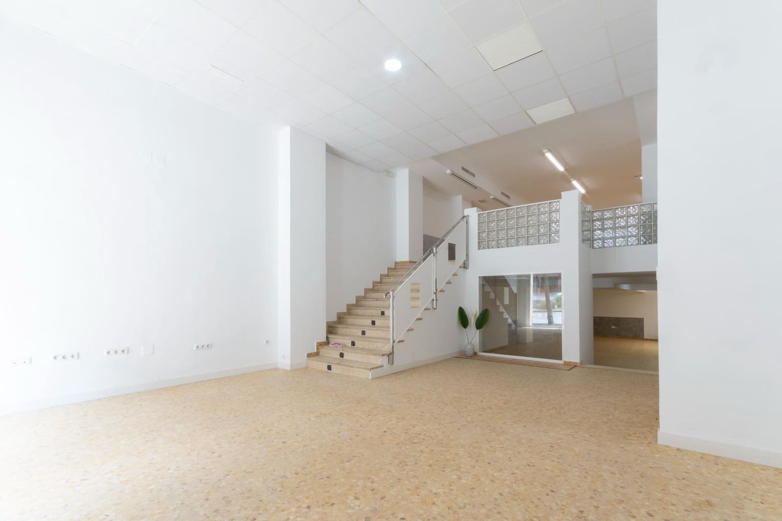 Local Comercial en Gandia en venta - 210.000 € (Ref: 9474271)