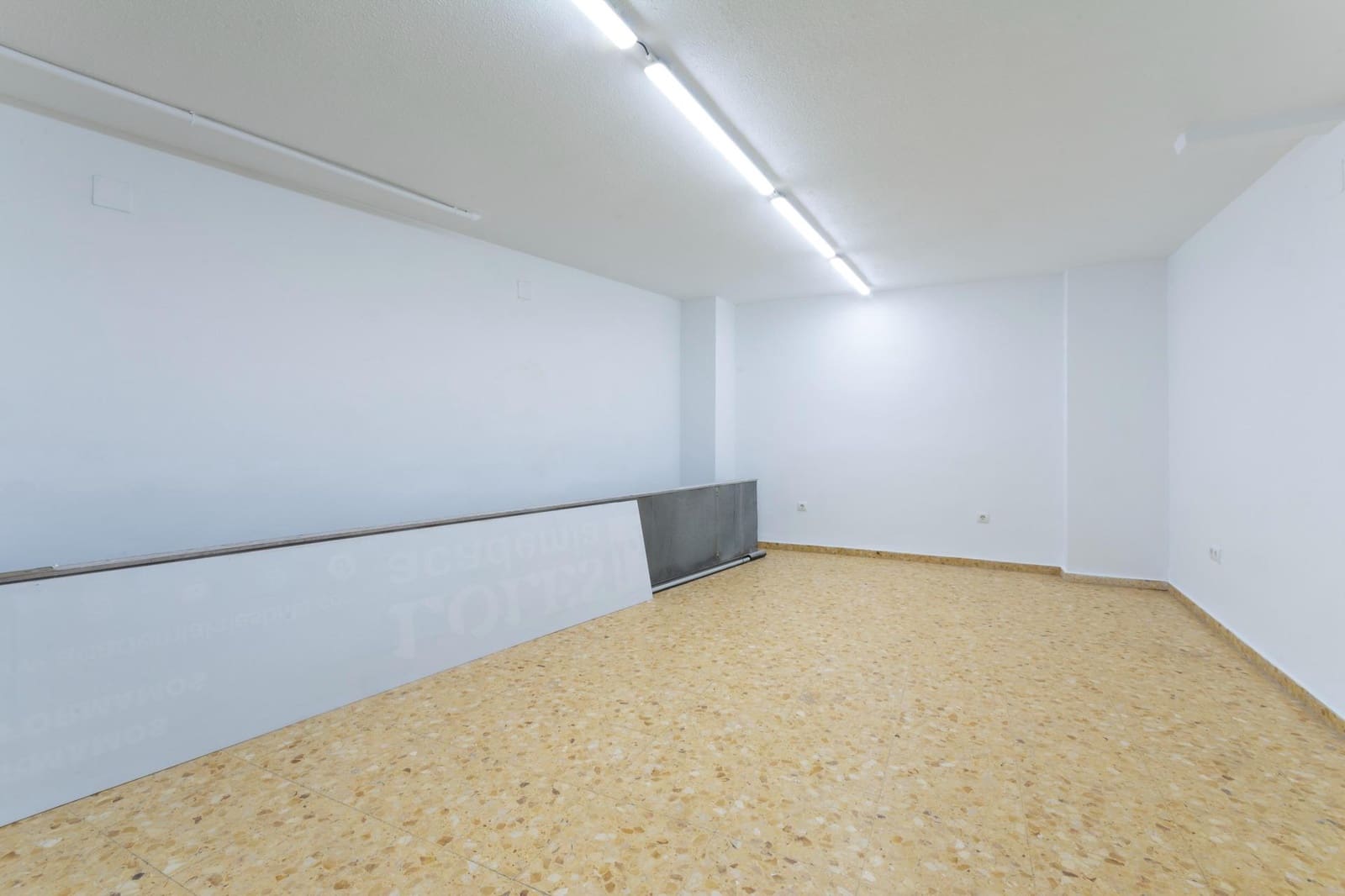 Local Comercial en Gandia en venta - 210.000 € (Ref: 9474271)