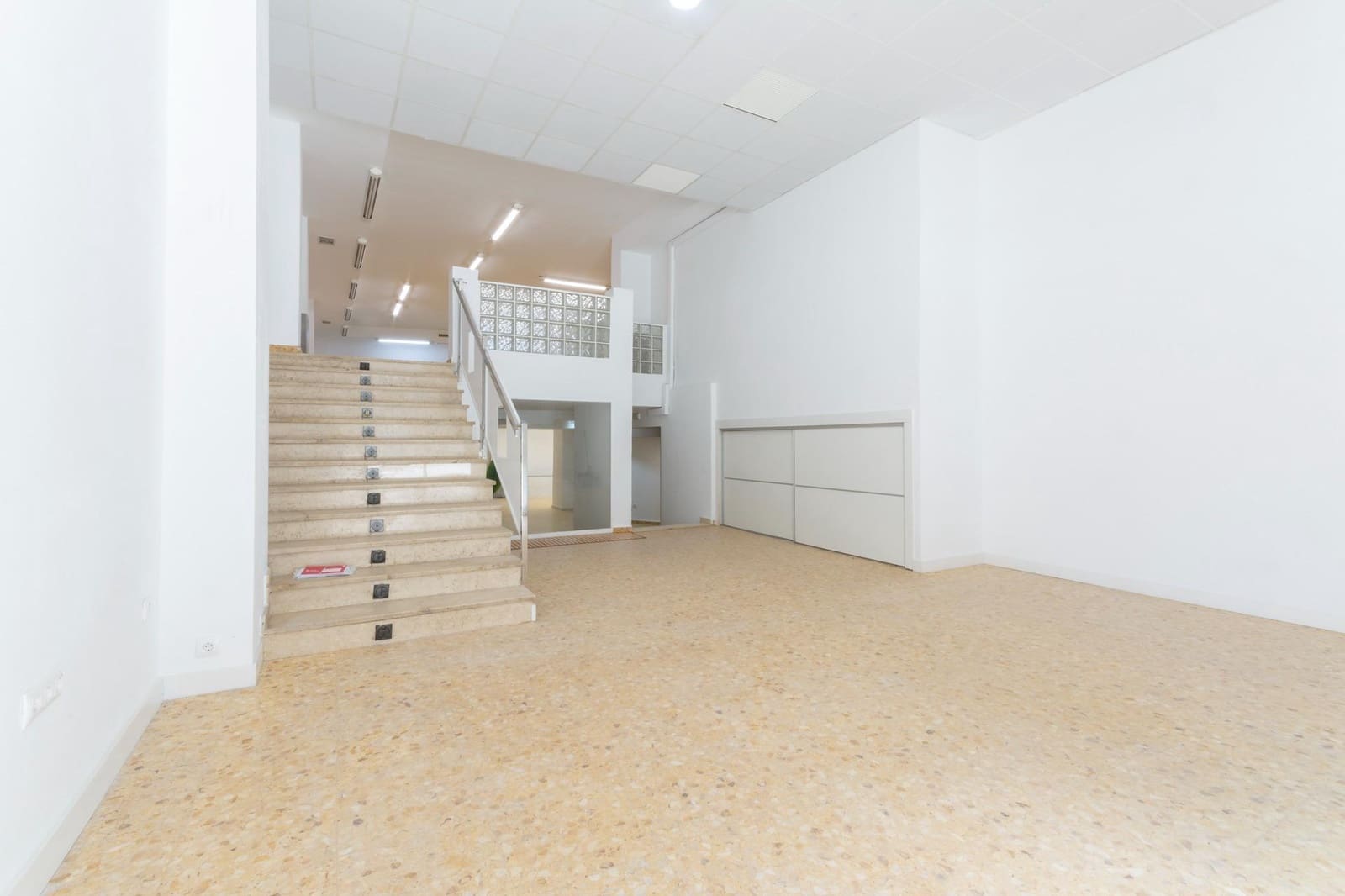 Commercieel te koop in Gandia - € 210.000 (Ref: 9474271)