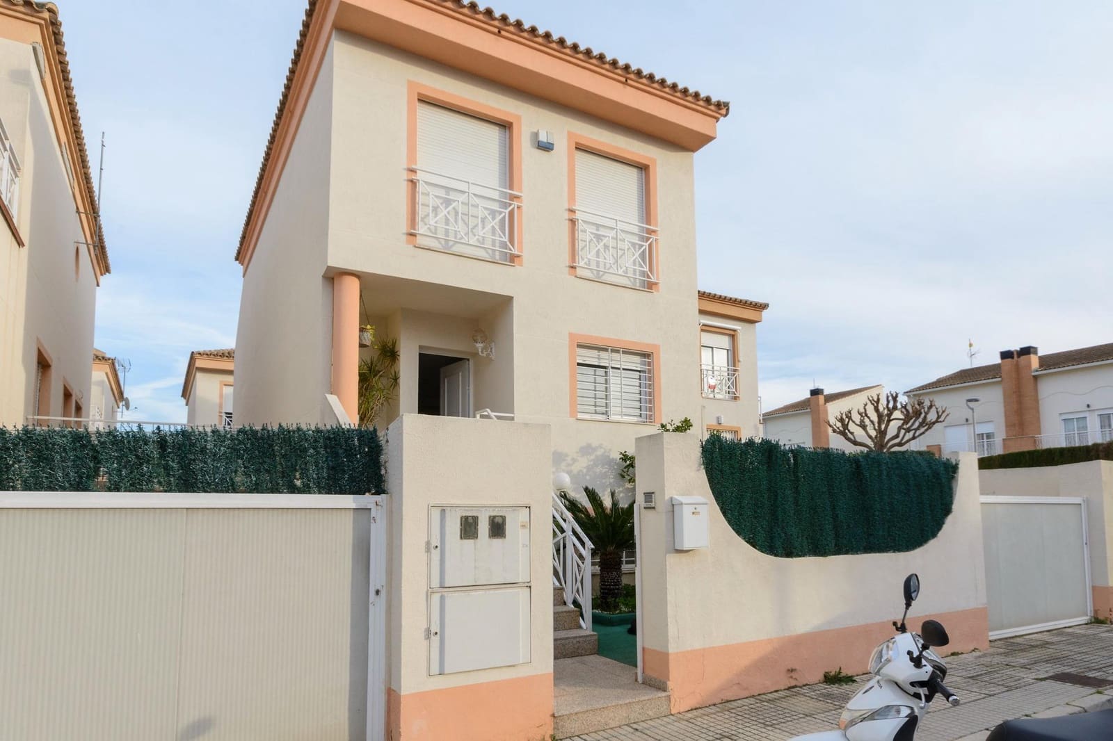 4 bedroom Villa for sale in Gandia with pool garage - € 421,000 (Ref: 9513512)