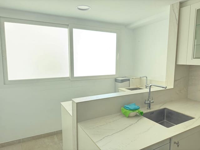 4 soverom Leilighet til leie i Oliva med garasje - € 900 (Ref: 9527816)