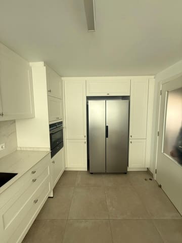 4 quarto Apartamento para arrendar em Oliva Pueblo, Oliva com garagem - 850 € (Ref: 9527816)