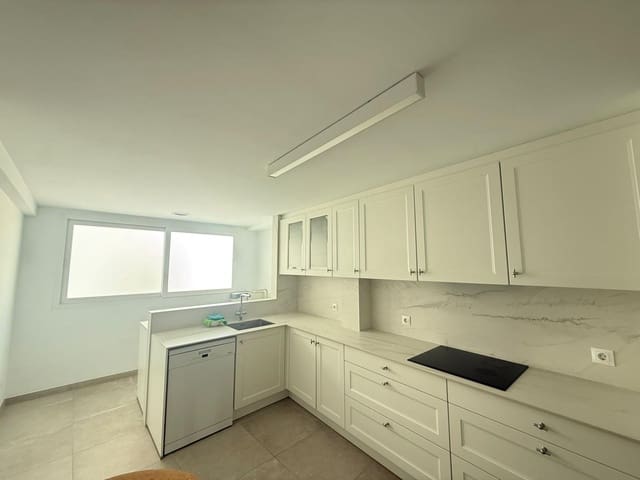 4 quarto Apartamento para arrendar em Oliva Pueblo, Oliva com garagem - 850 € (Ref: 9527816)