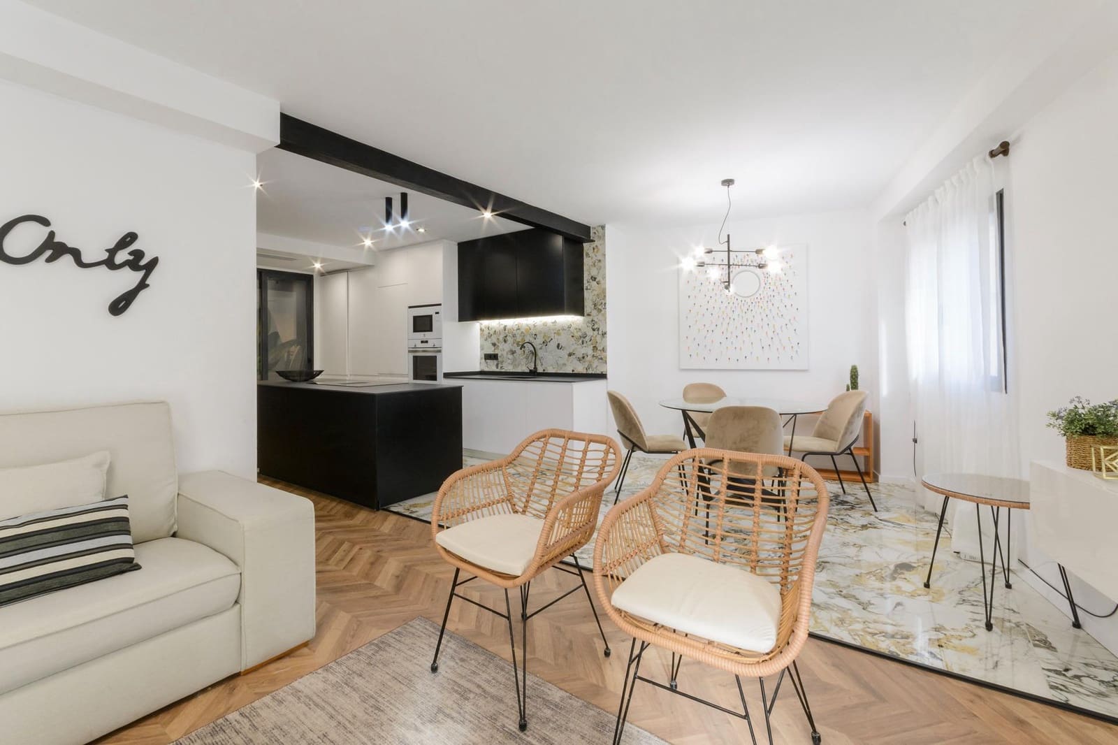 Piso de 2 habitaciones en Gandia en alquiler - 900 € (Ref: 9533853)