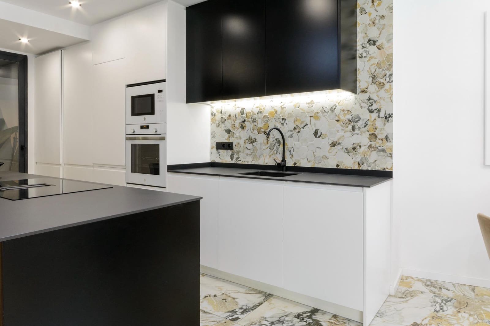 Piso de 2 habitaciones en Gandia en alquiler - 900 € (Ref: 9533853)