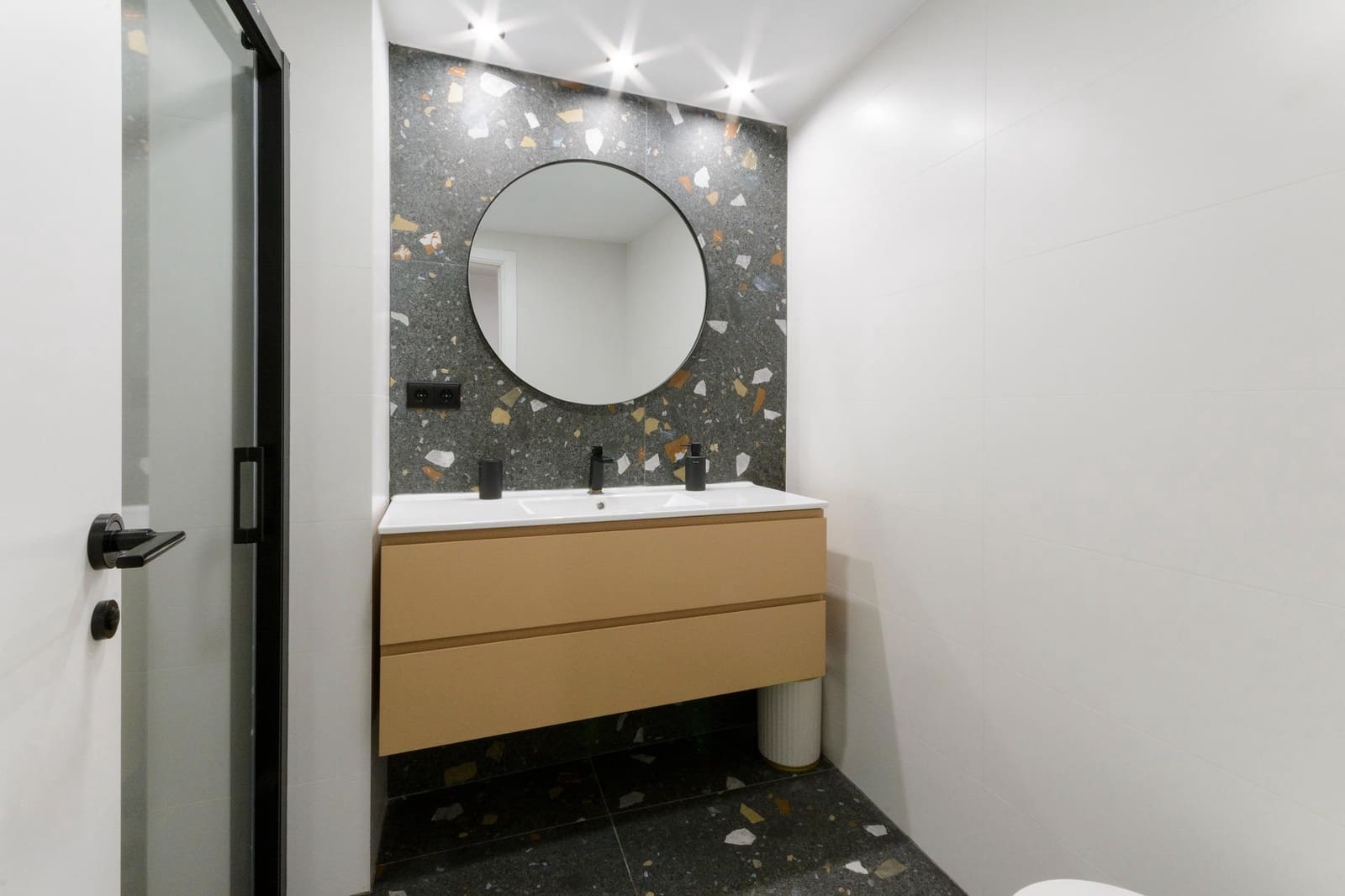 Piso de 2 habitaciones en Gandia en alquiler - 900 € (Ref: 9533853)