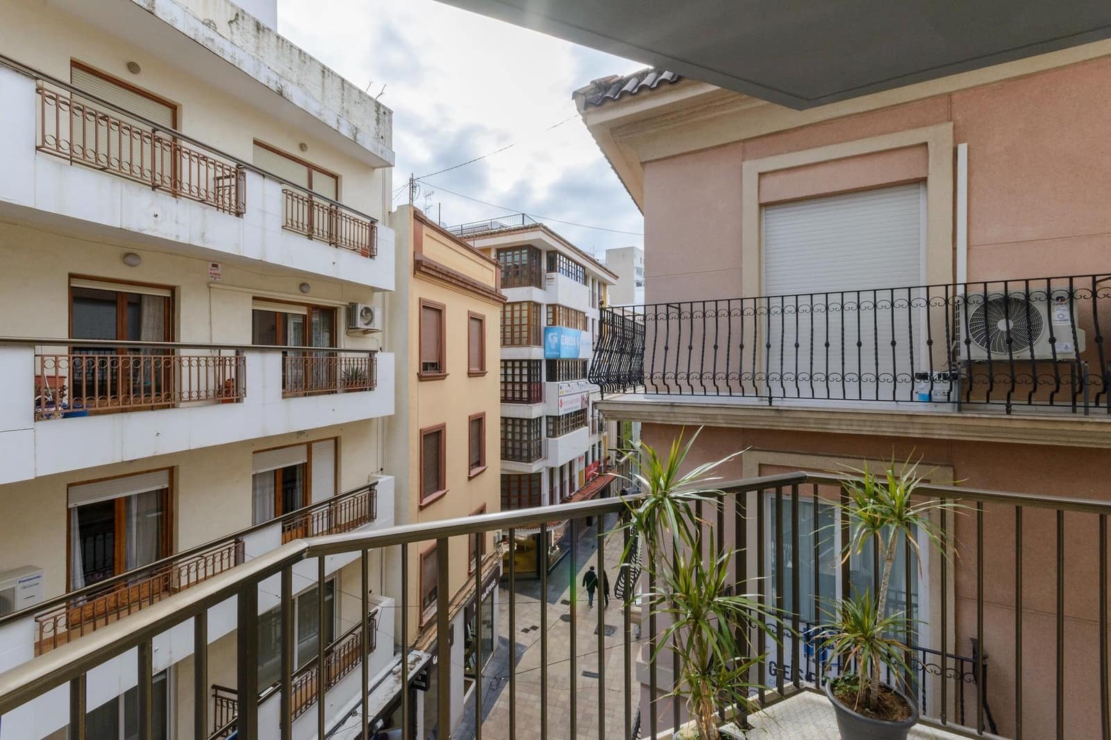 Piso de 2 habitaciones en Gandia en alquiler - 900 € (Ref: 9533853)