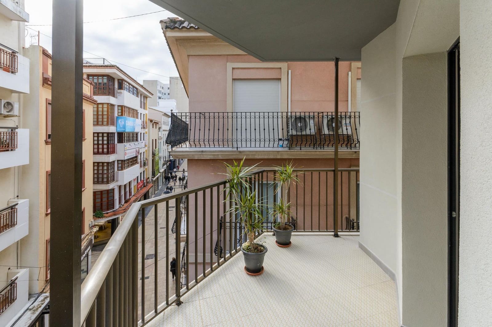 Piso de 2 habitaciones en Gandia en alquiler - 900 € (Ref: 9533853)