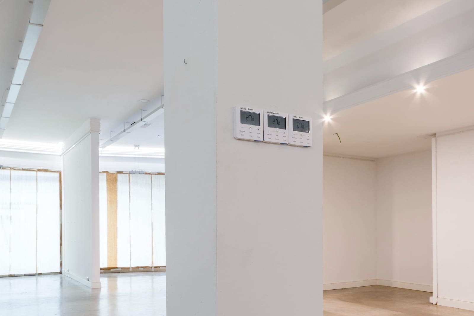 Kaupallinen myytävänä paikassa Oliva - 280 000 € (Ref: 9555993)